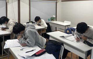 学びのスタート：春期講習のご案内